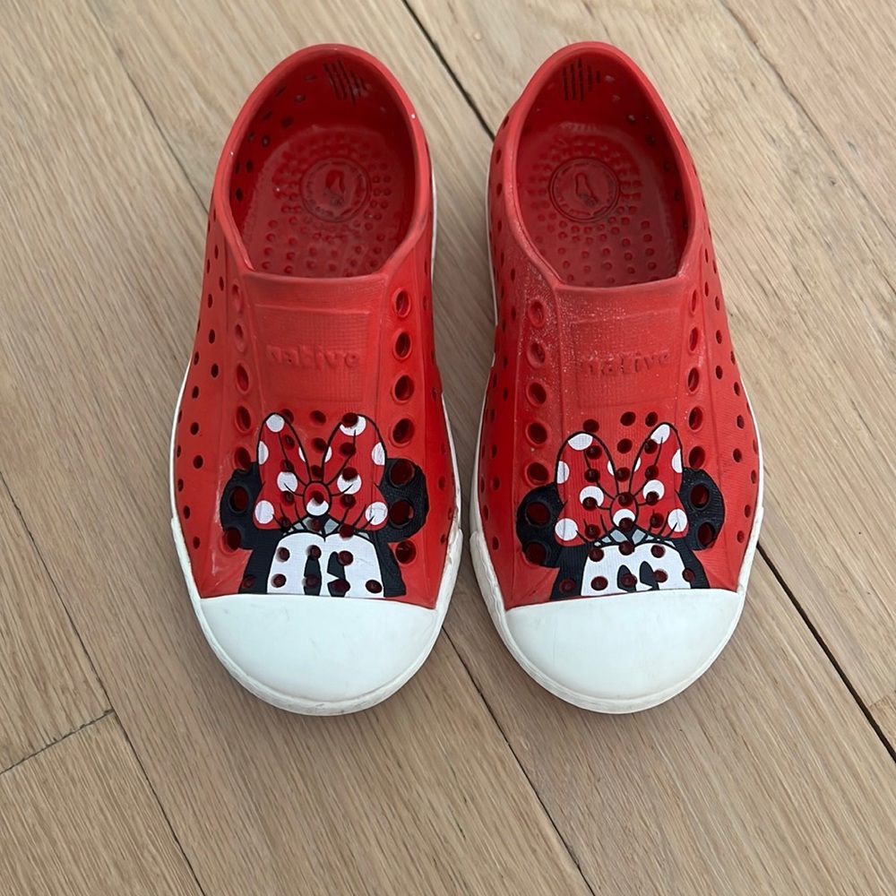 Native Minnie Mouse size c8